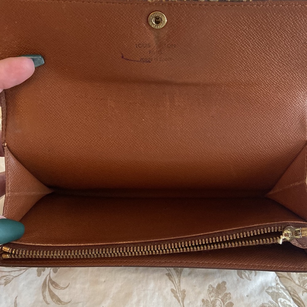 LV Monogram Sarah Wallet ~ Pre-loved Condition - Picture 11 of 14